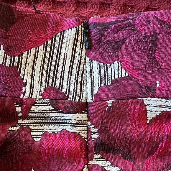 NWOT Black Halo,short fit/flared skirt,silky tapestry fabric,Fuchsia floral, 0 - Picture 6 of 8
